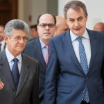 El expresamente de España Jose Luis Zapatero (d) sale de una reunión, acompañado del presidente de la Asamblea Nacional de Venezuela, Henry Ramos Allup (i) el pasado jueves 19 de mayo del 2016, en Caracas (Venezuela).