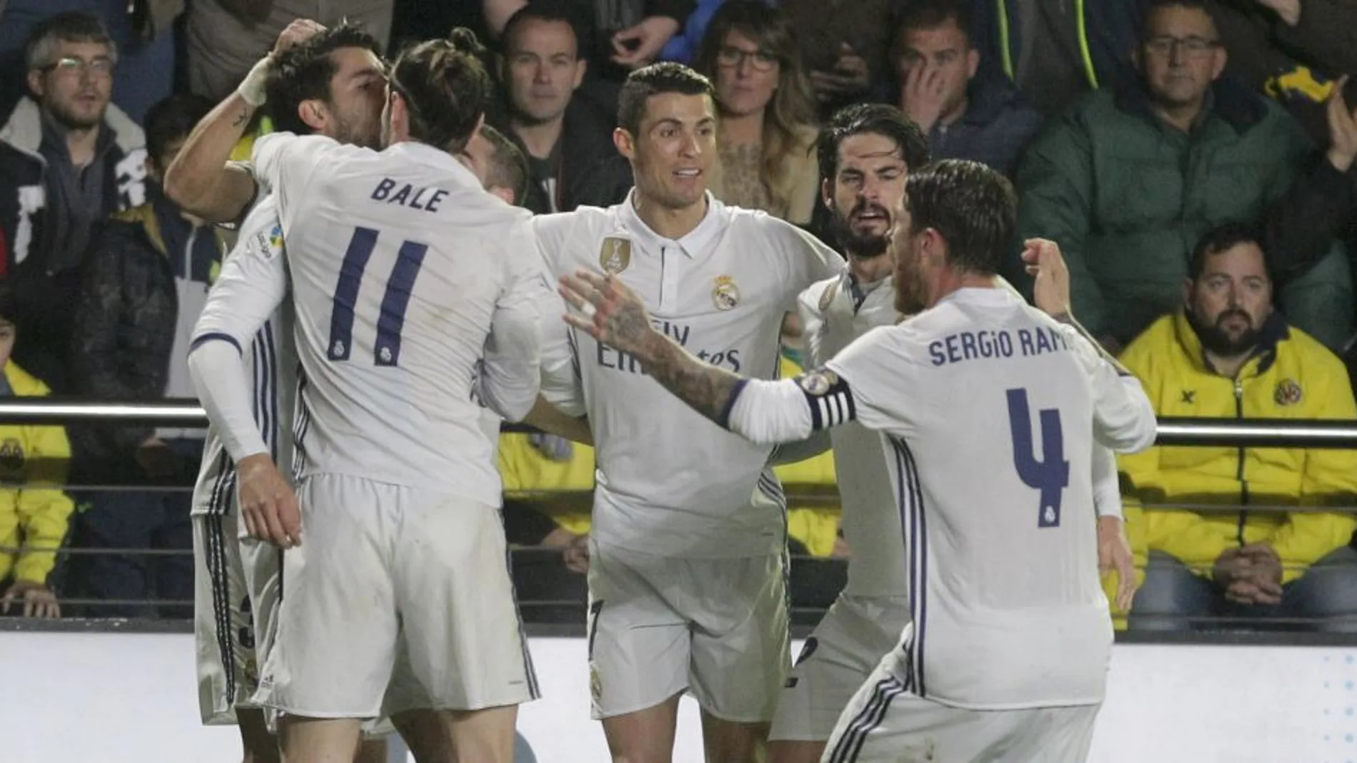 Álvaro Morata celebra su gol con sus compañeros del Real Madrid