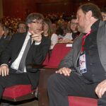 El president de la Generalitat, Carles Puigdemont, y el conseller de Economía, Oriol Junqueras, en la clausura del congreso de UGT Cataluña