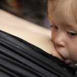 Desarrollan un método que averigua si la leche materna contiene contaminantes