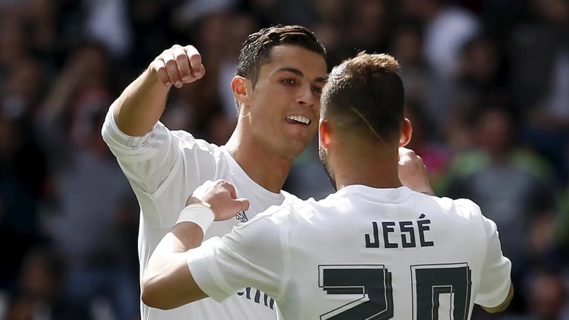 Jesé celebra su gol conseguido ante el Eibar con Cristiano Ronaldo