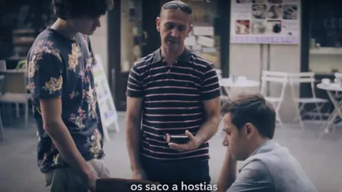 Fotograma de la campaña #ConLaVozBienAlta