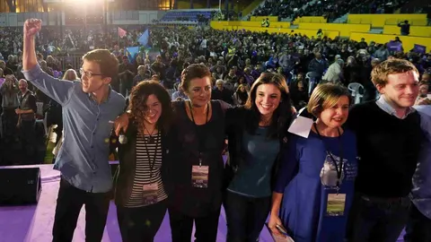 Íñigo Errejón durante el mitin electoral de su partido en el Palacio de Deportes de Oviedo.