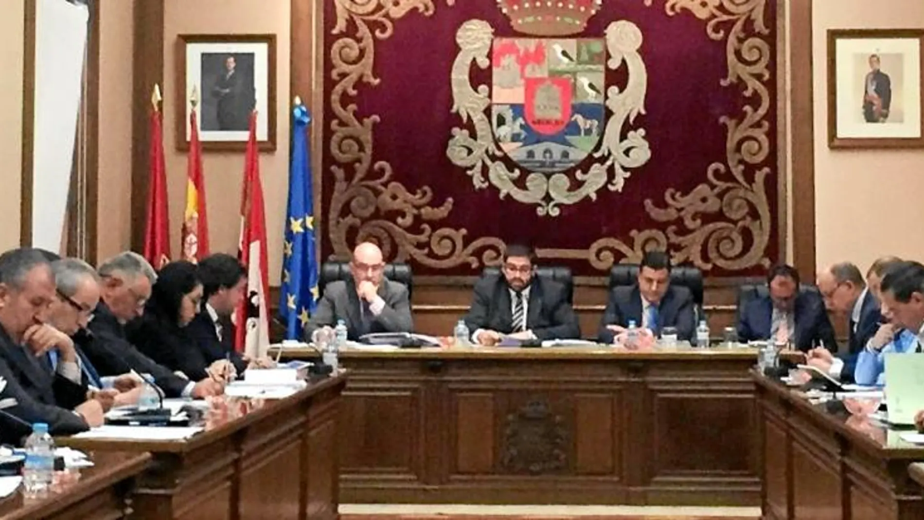Un instante del Pleno de la Diputación de Ávila de ayer