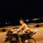 Imagen de la pareja que viajaba en la moto