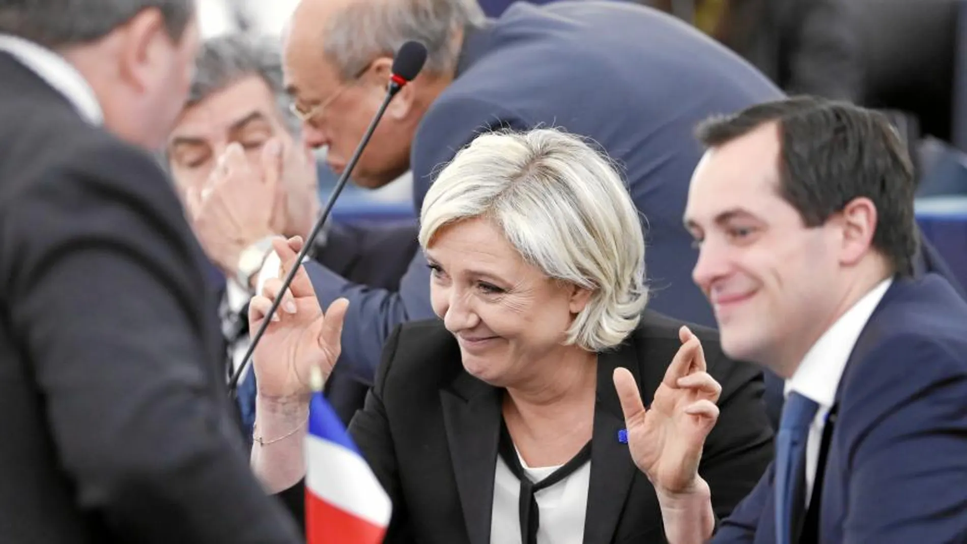 La líder del Frente Nacional, Marine Le Pen, acudió ayer al Pleno del Parlamento Europeo en Estrasburgo