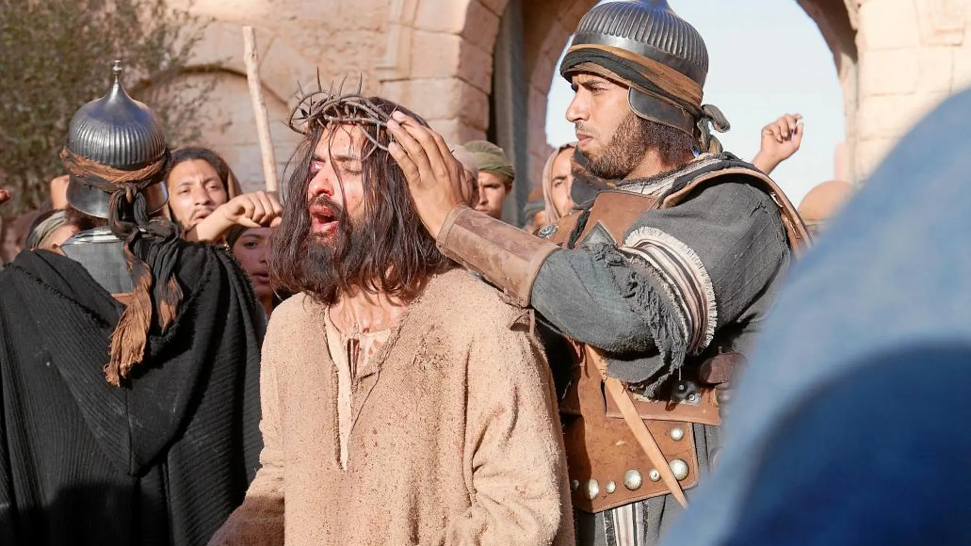 Imagen de la serie en la que Jesús está recorriendo la Via Dolorosa de Jerusalén