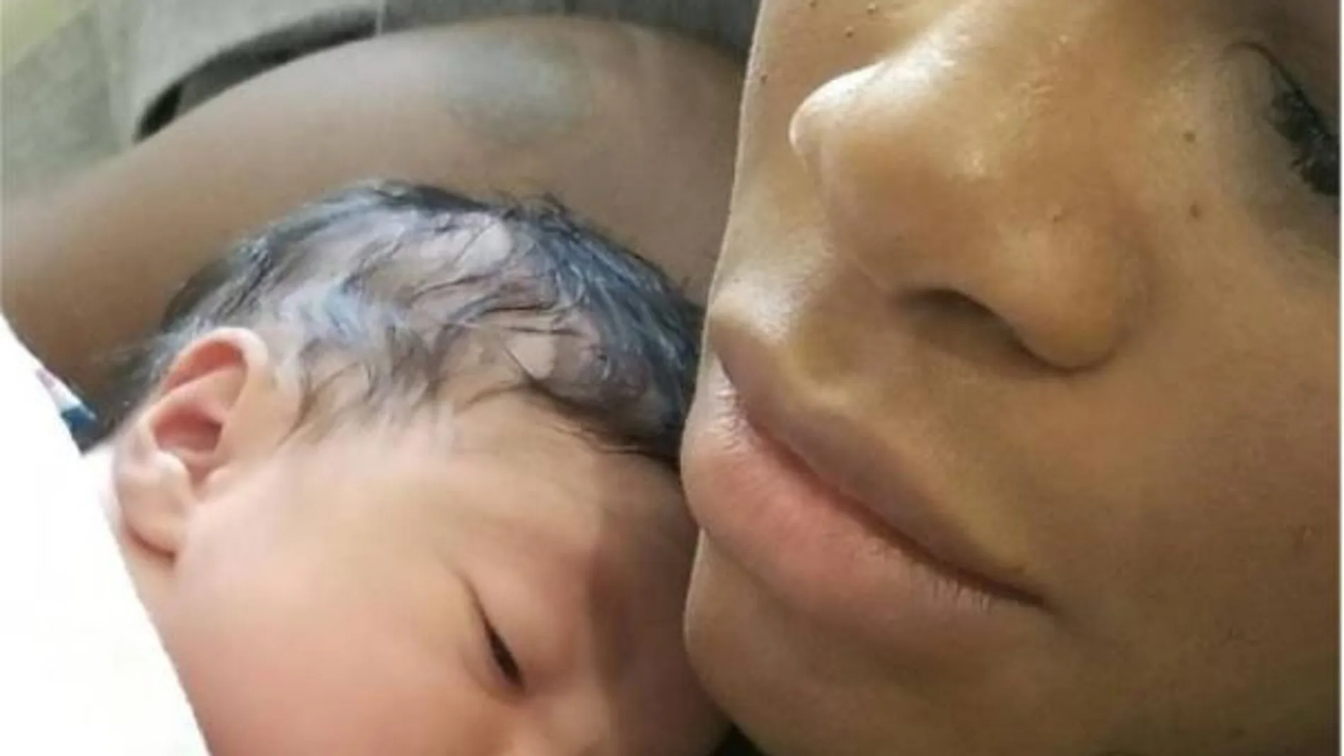 Primera foto de Serena Williams con su bebé