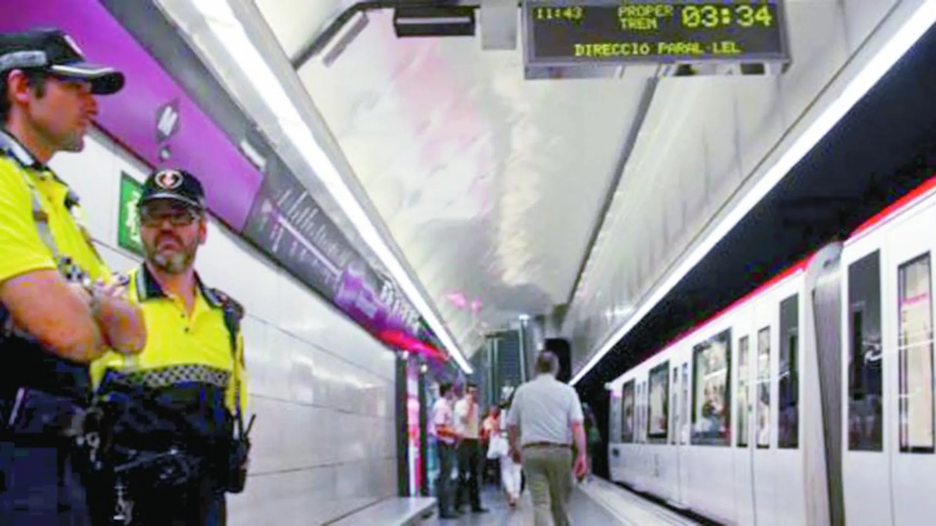 Patrullas conjuntas de Mossos y Guardia Urbana se desplazaron por las estaciones más céntricas del metro