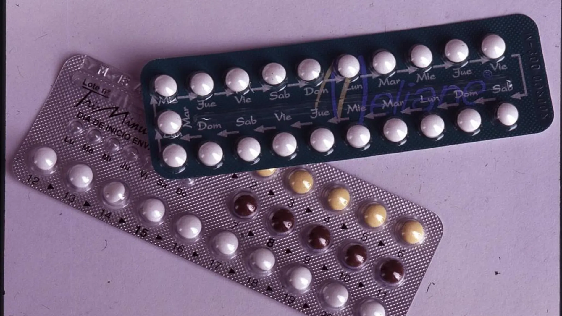 Las mujeres que toman la píldora anticonceptiva, que disminuyen y estabilizan los niveles de estrógeno, son menos propensas a sufrir graves lesiones de rodilla