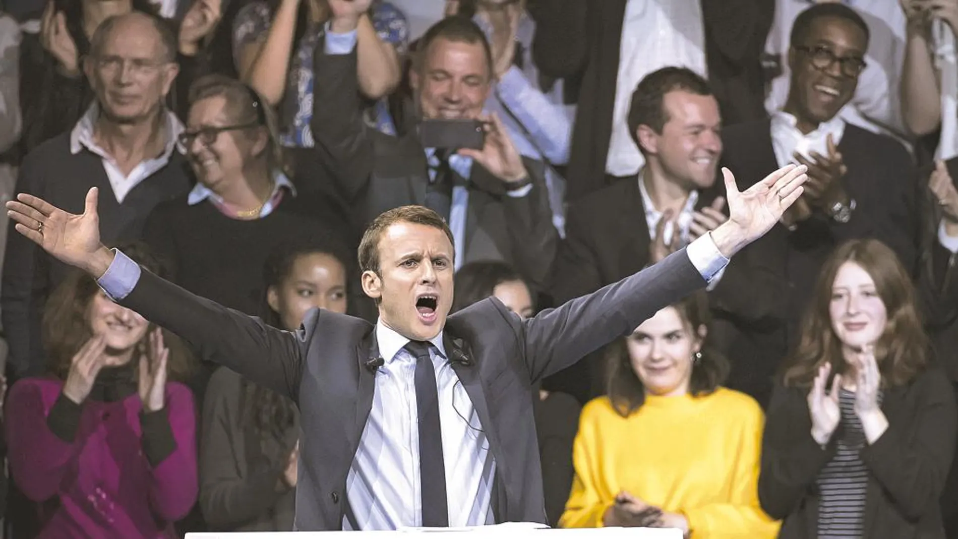 Emmanuel Macron afronta la reforma laboral con su menor índice de popularidad desde que llegó al Elíseo en mayo