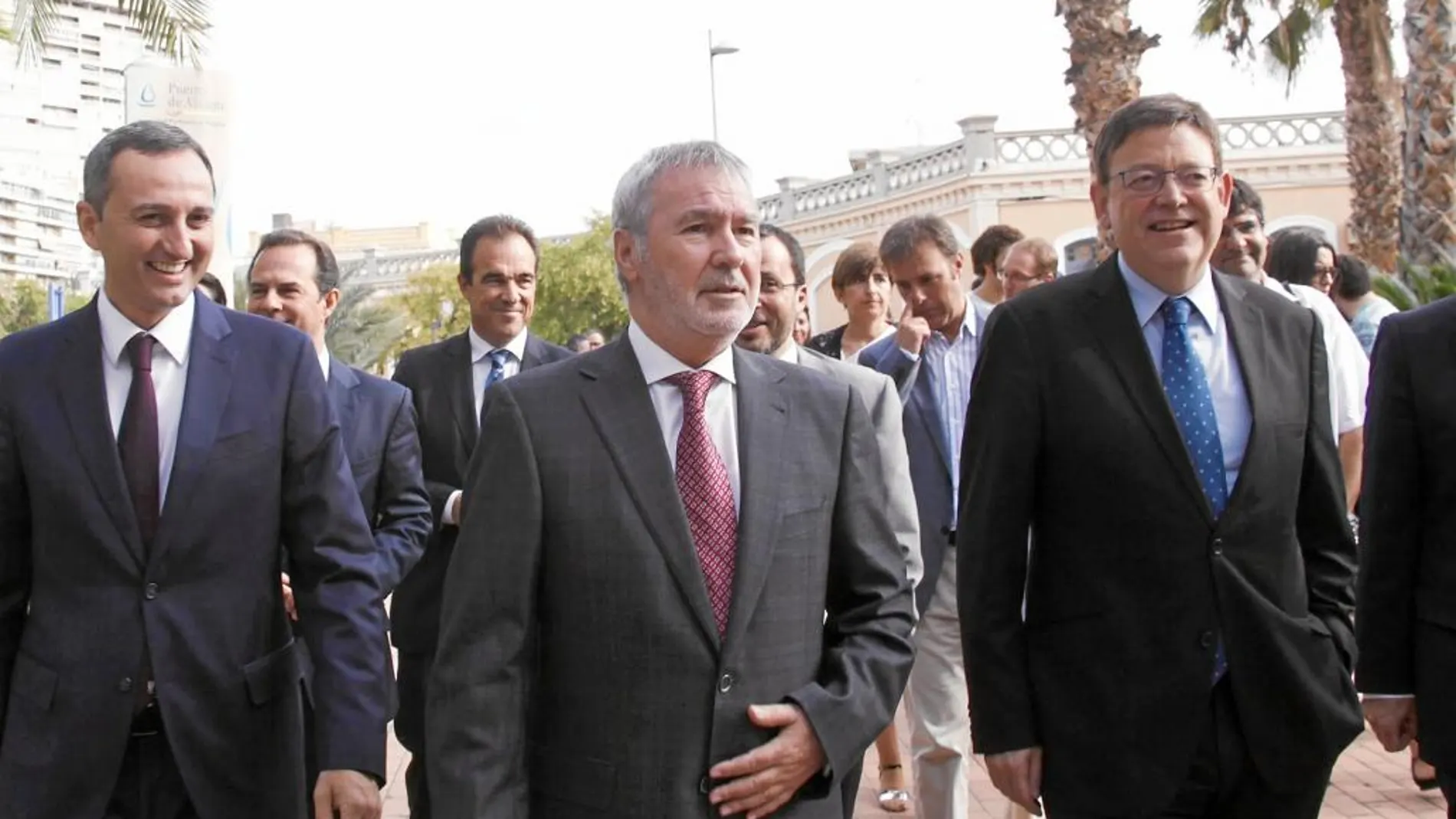 El presidente de la Diputación de Alicante asistió ayer a la toma de posesión del presidente del Puerto