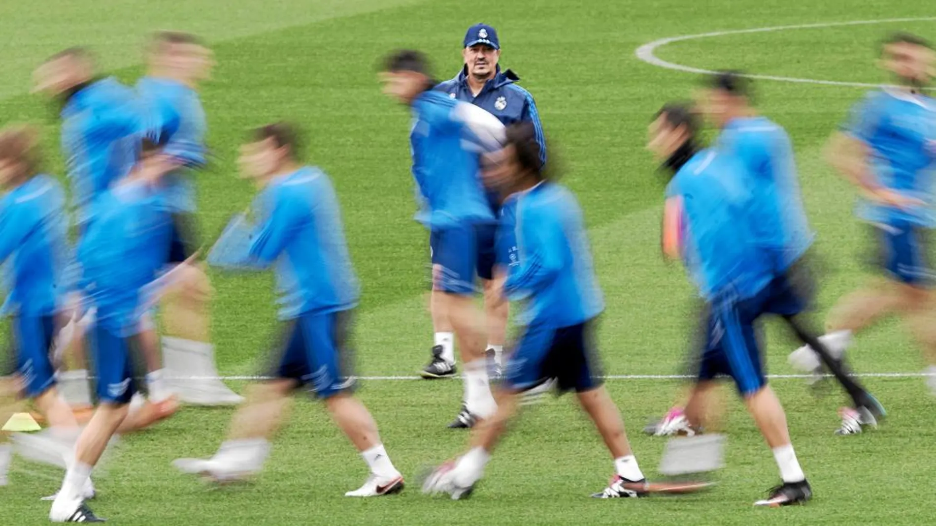 Rafa Benítez observa un entrenamiento del Real Madrid esta temporada