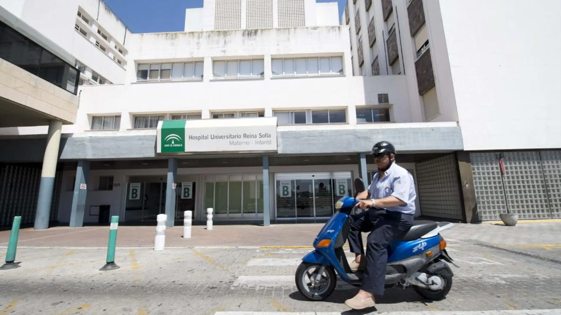 El bebé se encuentra ingresado muy grave en el Hospital Reina Sofía de Córdoba