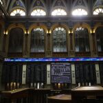 La Bolsa española cae un 2,57 % y pierde el nivel de los 9.900 puntos