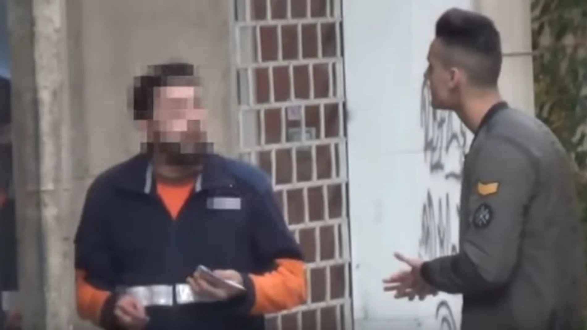 El repartidor del vídeo del «cara anchoa» alega ante el juez que temía ser robado