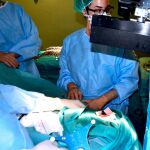 Operación de tumor cerebral con apoyo de HELICoID.