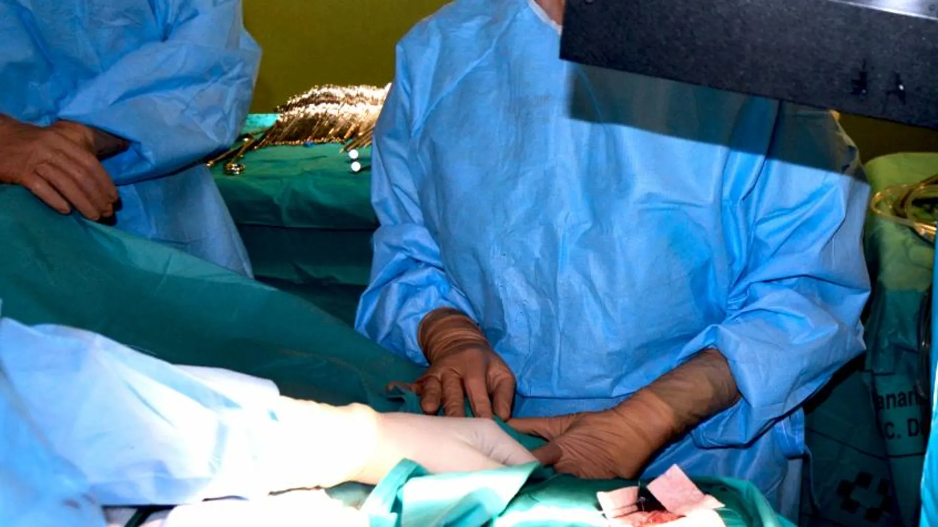 Operación de tumor cerebral con apoyo de HELICoID.