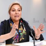 La vicepresidenta y consejera de Empleo, Rosa Valdeón, contesta las preguntas de los periodistas