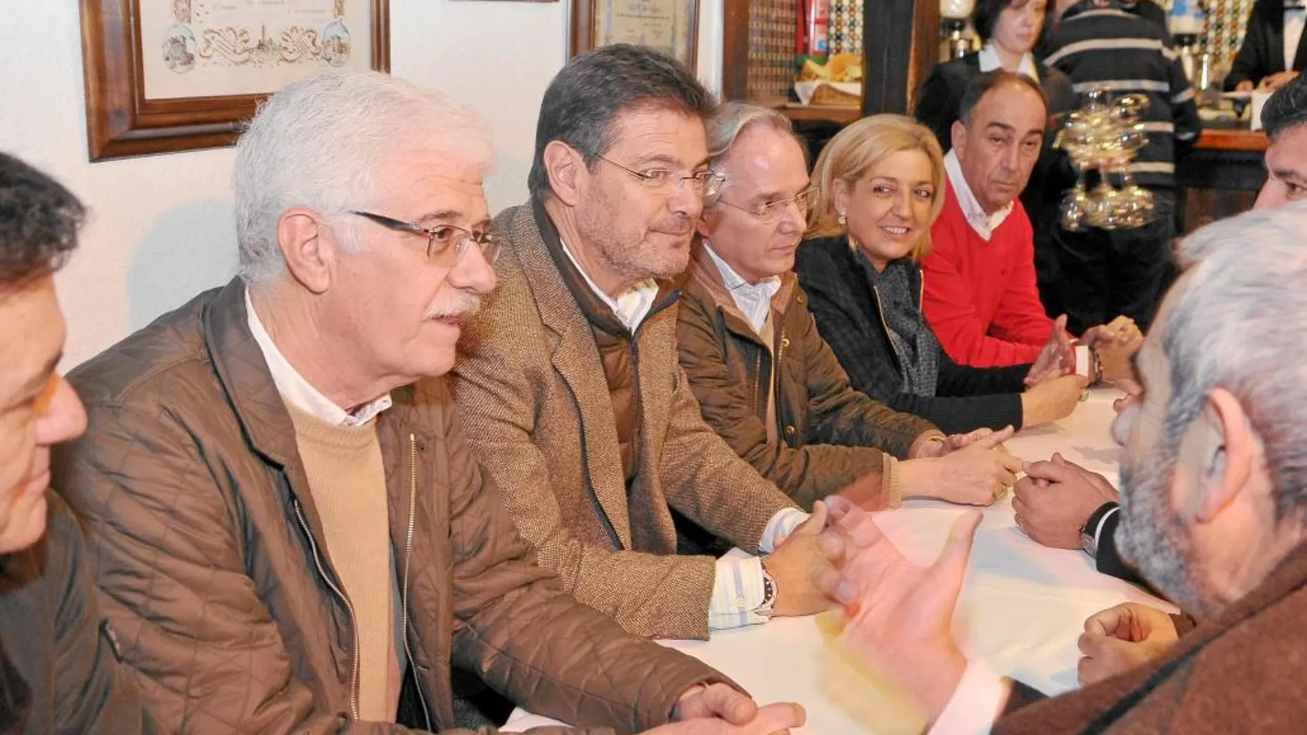 El ministro de Justicia, Rafael Catalá, se reúne con procuradores y abogados en Segovia