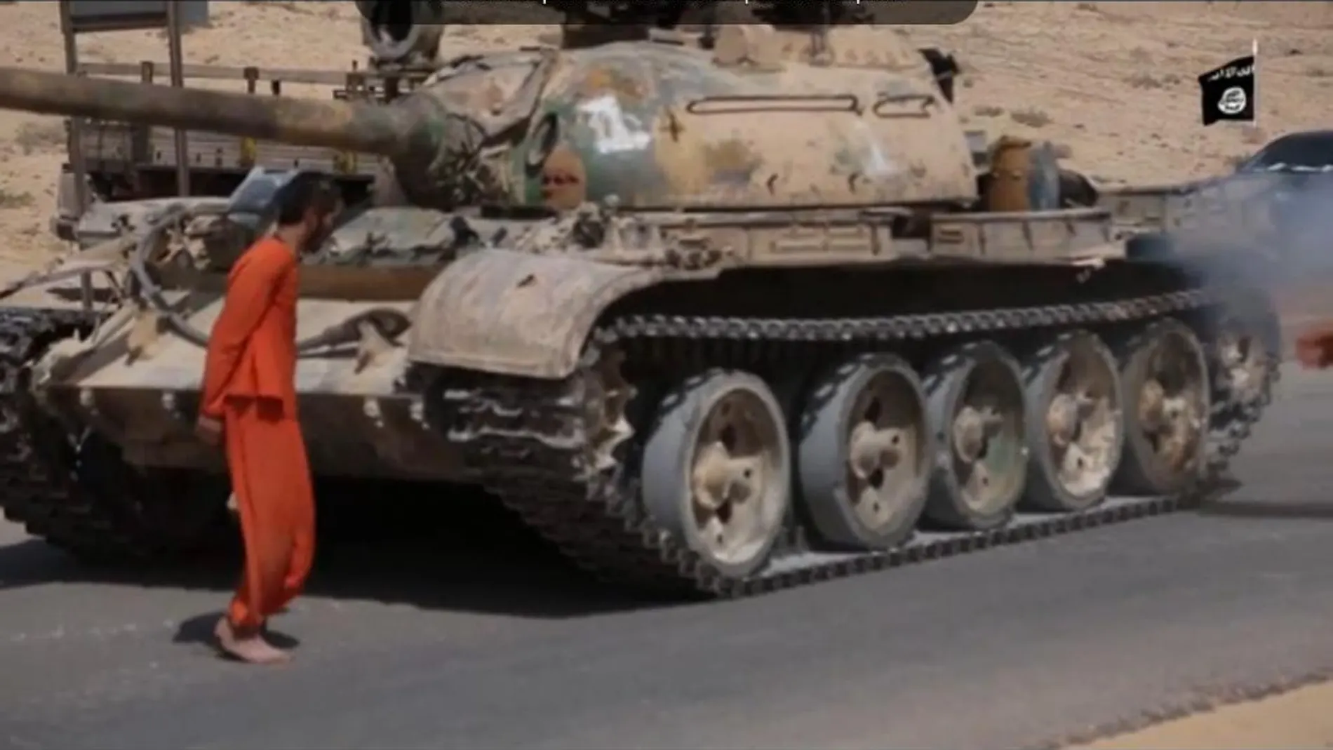 Estado Islámico ha hecho público un vídeo en el que un tanque pasa por encima de un soldado sirio