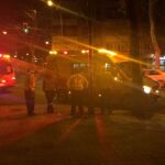 Efectivos del Samur trasladan al herido al Hospital