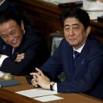 El primer ministro japonés Shinzo Abe durante la sesión en el Parlamento que ha aprobado la reforma militar.