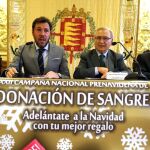 El alcalde de Valladolid, Óscar Puente, presenta la Campaña de Navidad de la Federación Española de Donantes con su presidente, Martín Manceñido