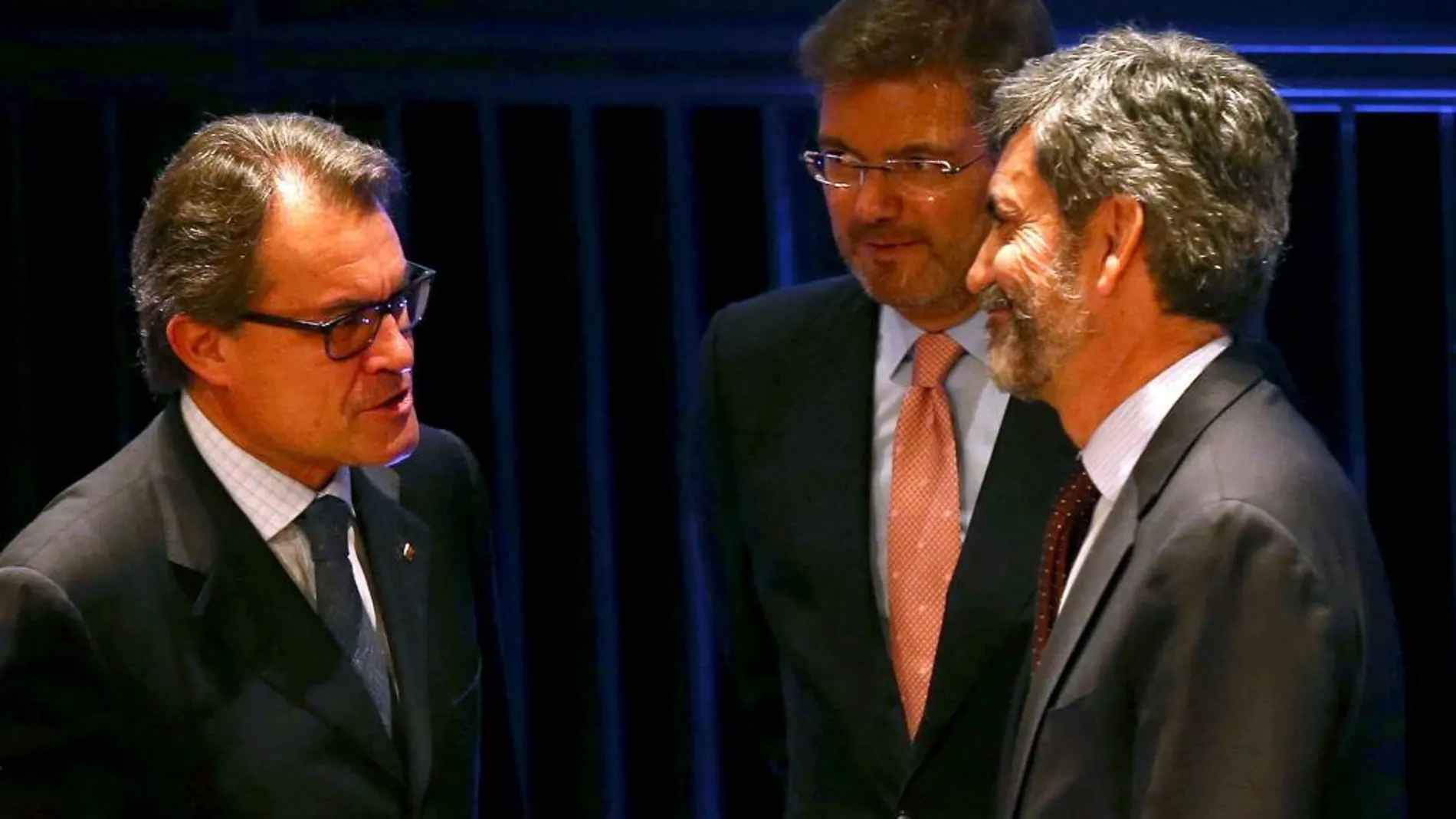 El presidente de la Generalitat, Artur Mas (i), el ministro de Justicia, Rafael Catalá (2d), y el presidente del Tribunal Supremo, Carlos Lesmes