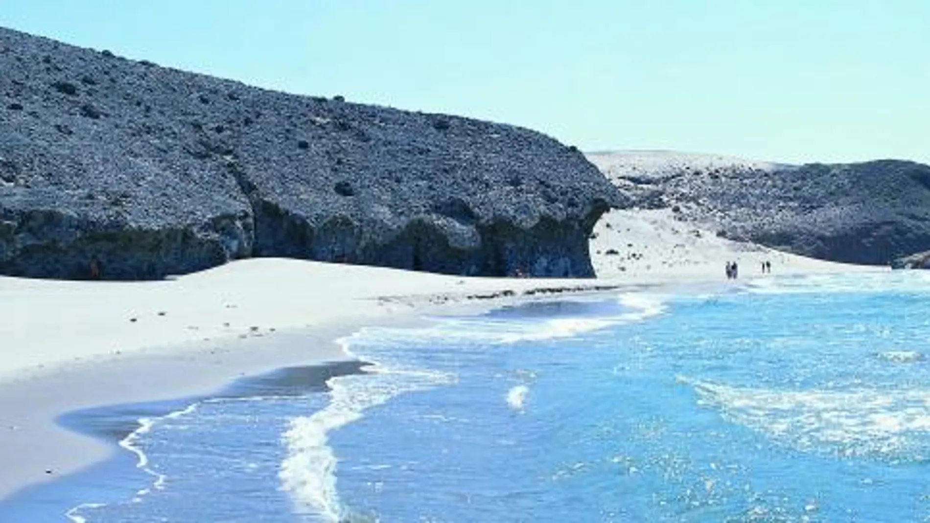 Ubicada en el municipio de Níjar, esta playa sirvió como localización de la película Indiana Jones y la última cruzada