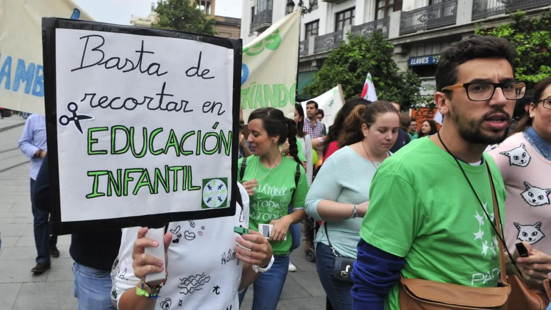 Los recortes en las ayudas para la educación Infantil y los cambios normativos sacaron al colectivo a la calle