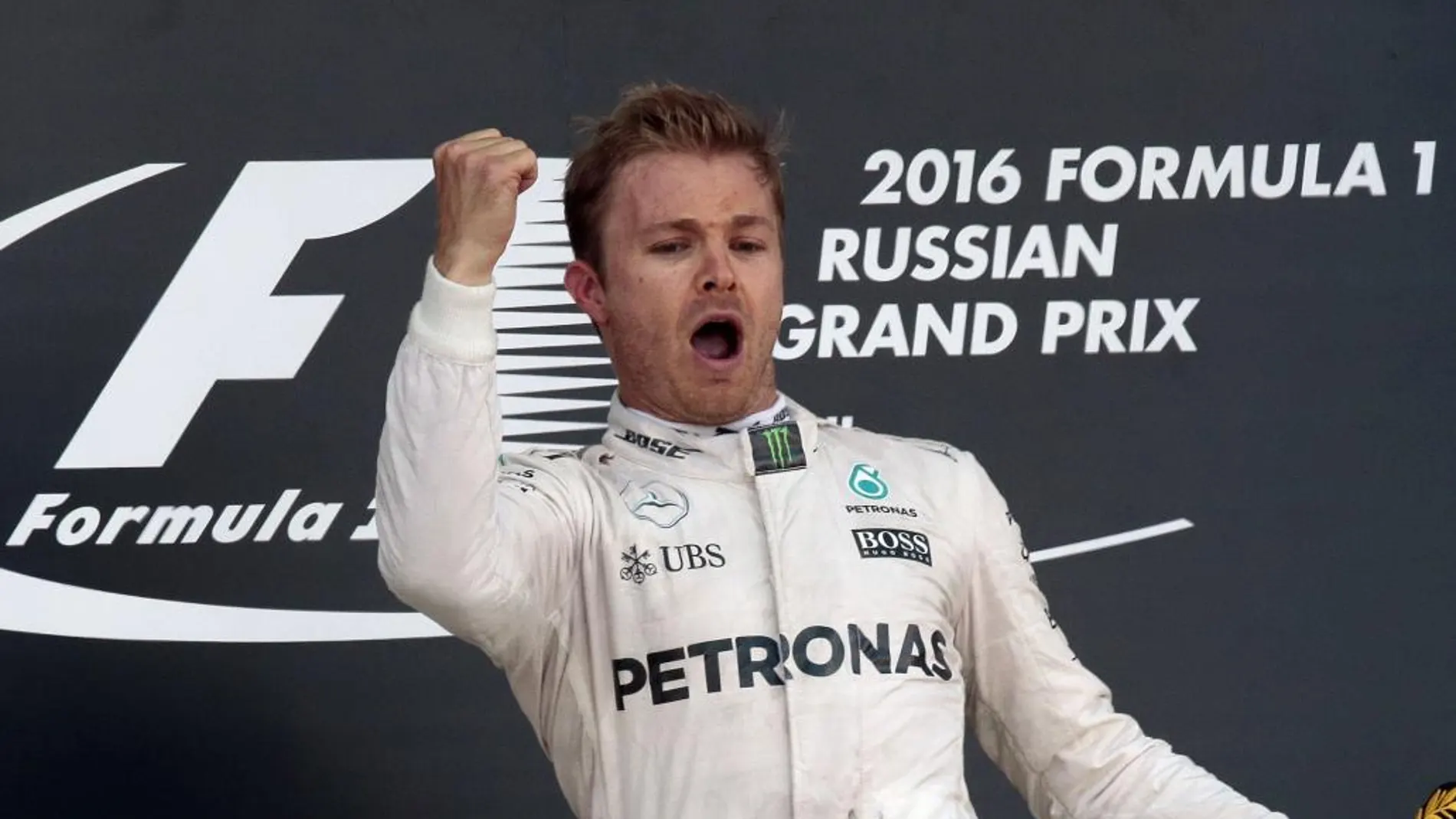 Nico Rosberg celebra su victoria hoy en Sochi. (Foto: Ap)