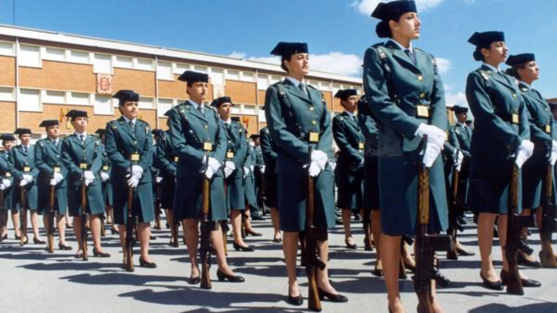 Agentes femeninas de la Guardia Civil