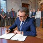 Mas, en el momento de la firma de convocatoria de la consulta del 9-N
