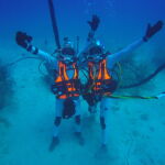 Dos de los astronautas, durante su misión bajo el agua