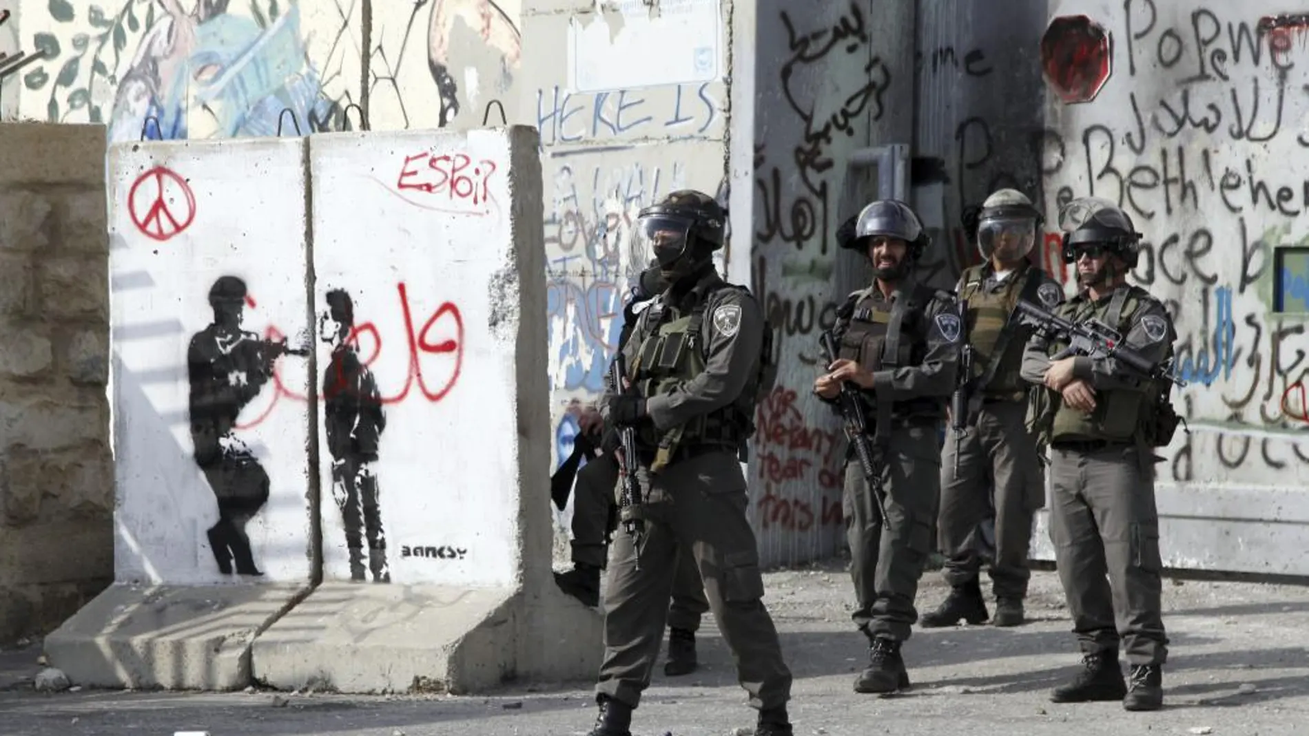 Soldados israelíes vigilan en la Ciudad Vieja de Jerusalén.