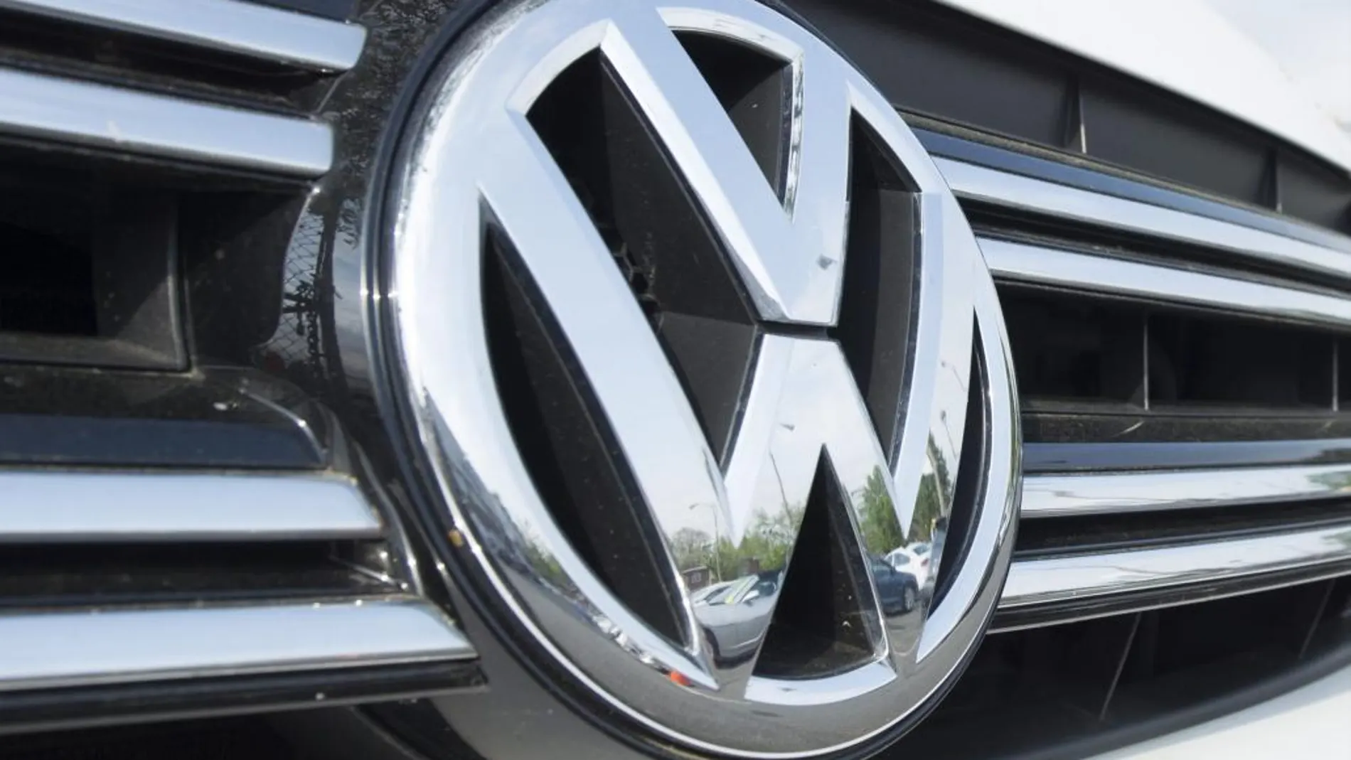 Fotografía de archivo que muestra el logotipo del fabricante de automóviles alemán Volkswagen (VW).