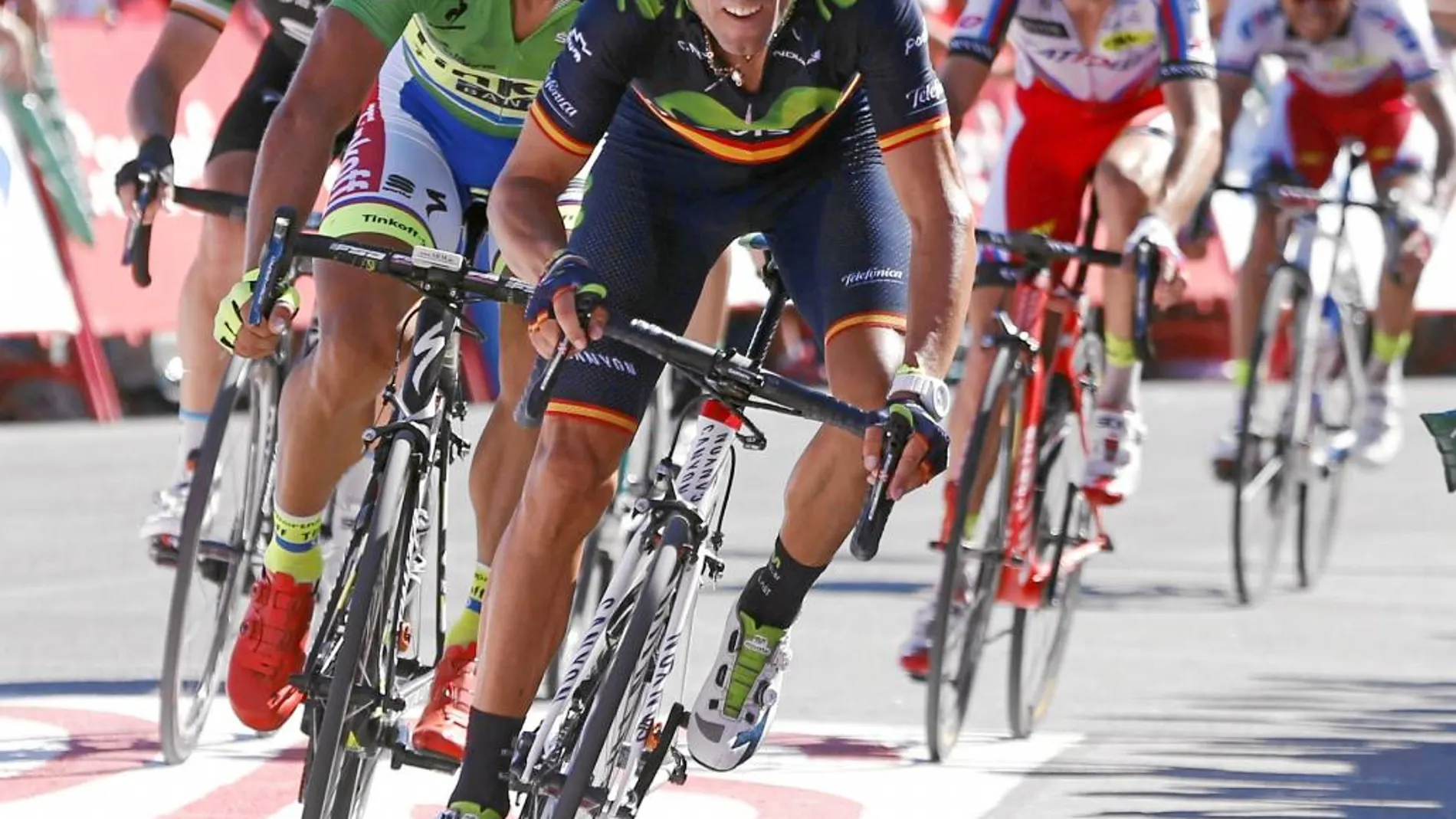 Valverde supera a Peter Sagan en la llegada en alto de Vejer de la Frontera para conseguir su primera etapa en esta edición de la Vuelta