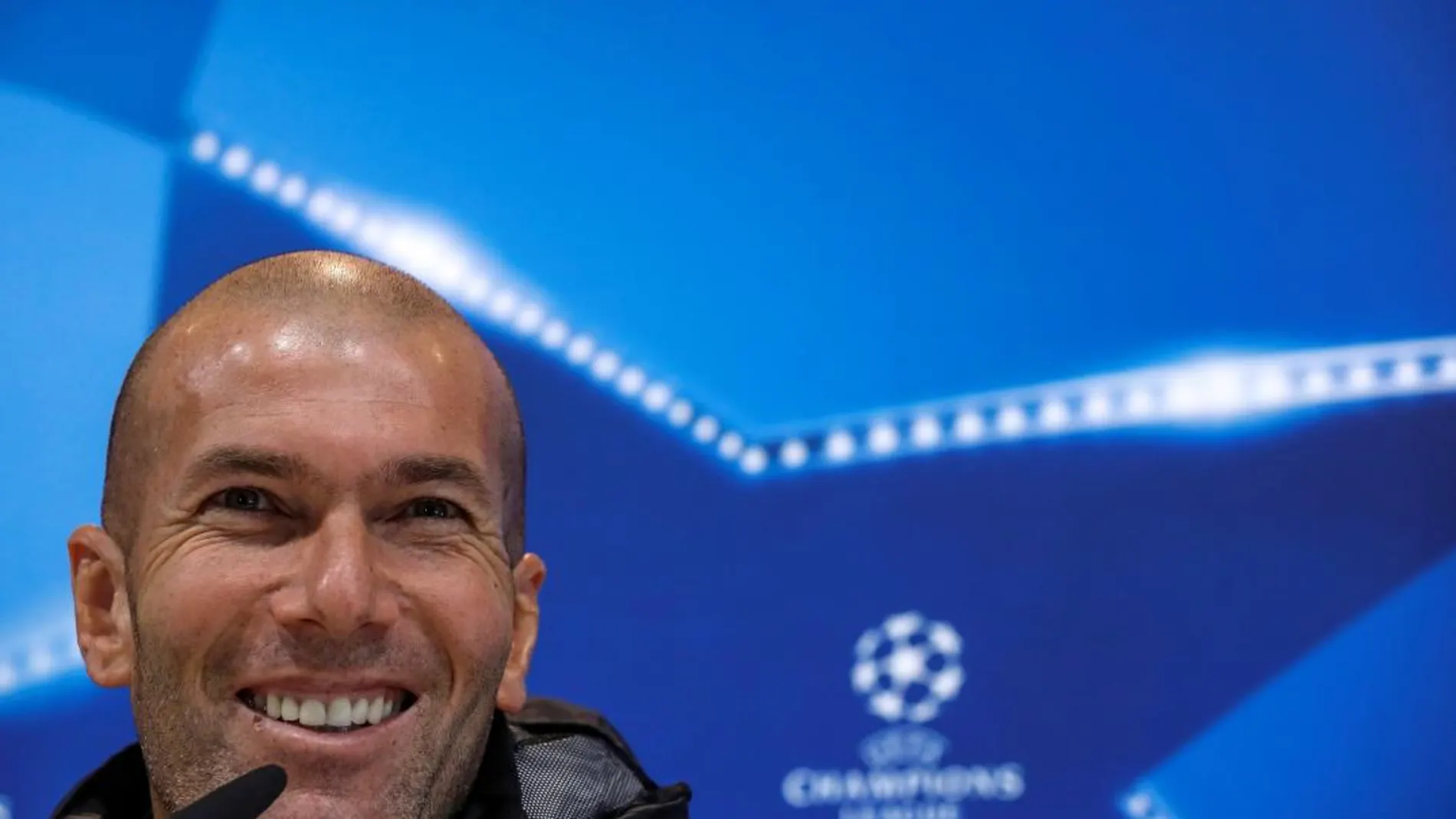 El entrenador del Real Madrid, Zinedine Zidane, durante la rueda de prensa que ofreció tras el entrenamiento del equipo en Valdebebas