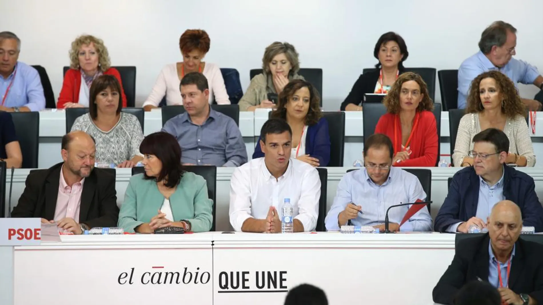 El secretario general del PSOE, Pedro Sánchez (c), durante la reunión hoy del Comité Federal.