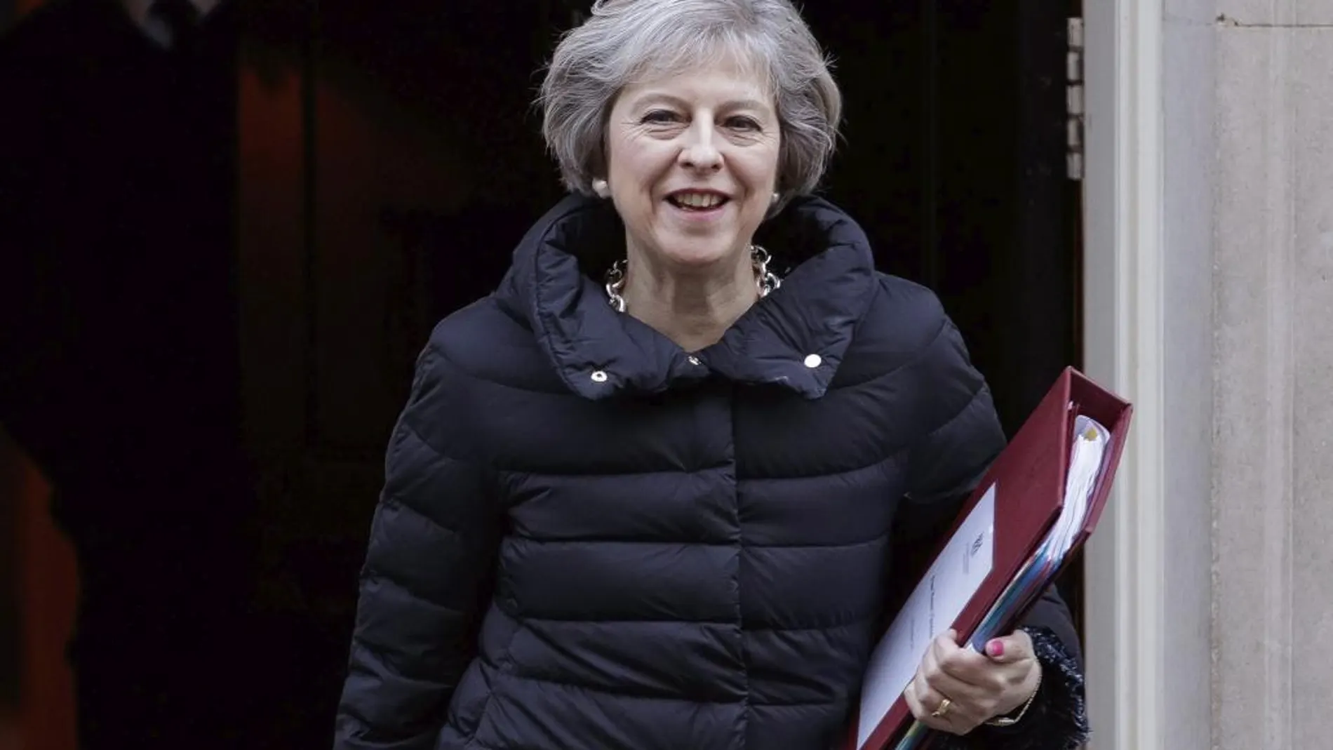 La primera ministra británica, Theresa May, abandona el número 10 de Downing Street en Londres