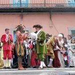 Los vecinos de La Granja, ataviados con traje de época, incluido el alcalde José Luis Vázquez