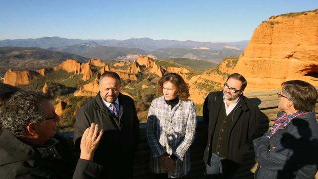La consejera durante su visita al parque natural berciano