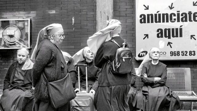 El fotógrafo Díaz Burgos recoge en su última exposición escenas religiosas de su Cartagena natal, La Habana o Santo Domingo, entre otras ciudades de España y Sudamérica