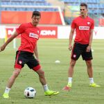El jugador Robert Lewandowski y Arkadiusz Milik