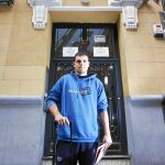 Iñaki lleva dos meses buscando piso en Chamberí sin éxito. Ha visitado decenas de viviendas en las que le exigían el doble de lo anunciado y todo tipo de garantías para el alquiler