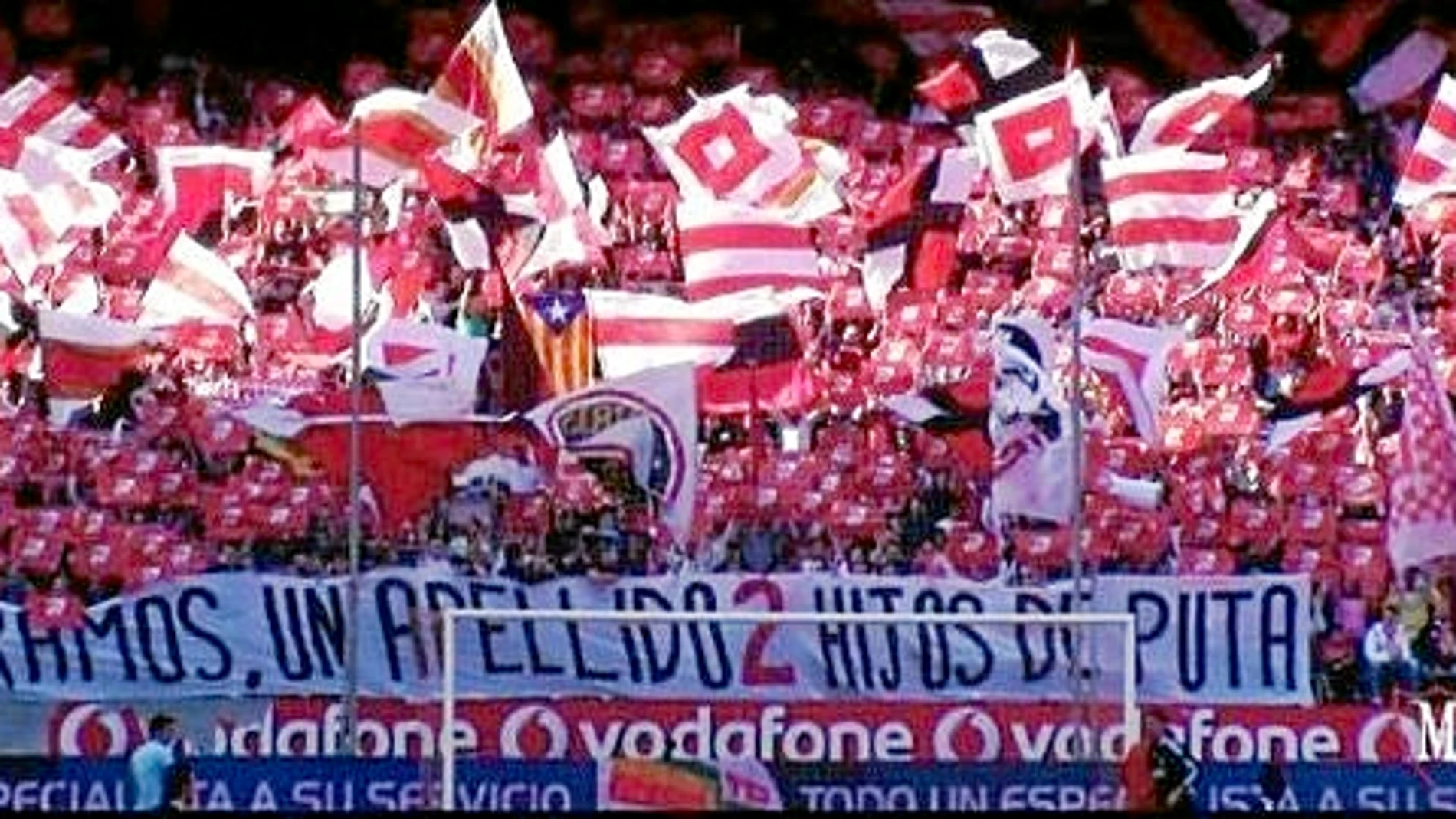 Una pancarta aparecida en un partido entre el Sevilla y el Real Madrid en el Sánchez Pizjuán