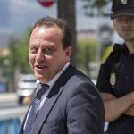 El fiscal Pedro Horrach a su salida de la Escuela Balear de la Administración Pública (EBAP) de Palma tras la sexagésima sesión del juicio del caso Nóos.