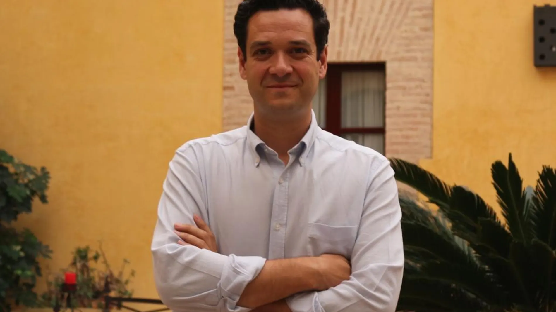 Manuel Ricardo Torres, profesor del Departamento de Derecho Público