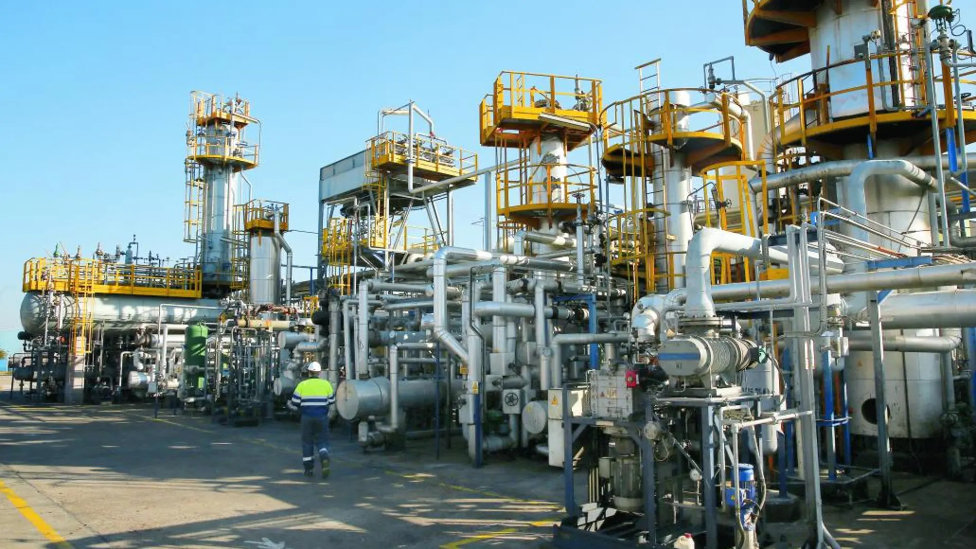 Planta de regeneración de aceite industrial usado de Sertego situada en Fuenlabrada (Madrid